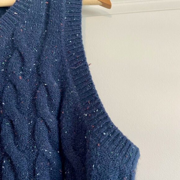 Treasure & Bond Navy Cropped Cable Knit Sweater Vest (L) - Picture 8 of 9